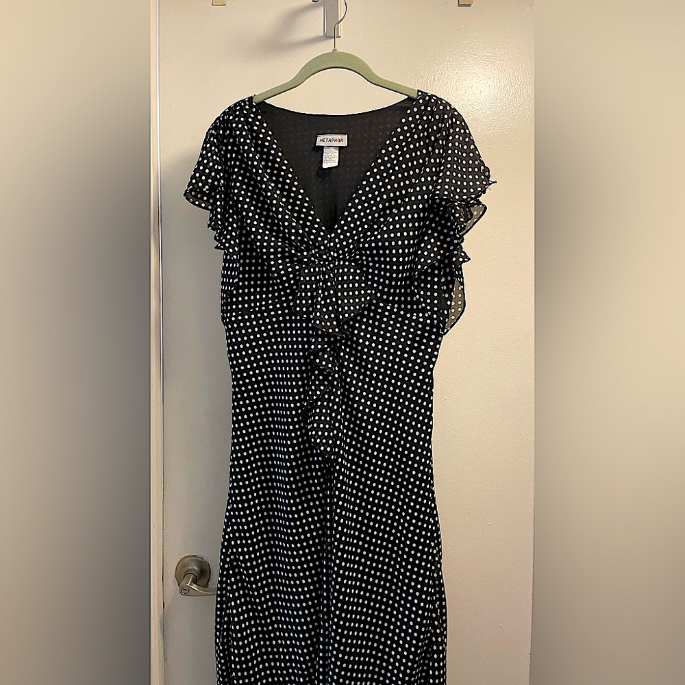 Polka-dot dress mid length, flare bottom and lined